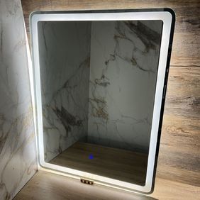 Огледало за баня с LED осветление 70х90